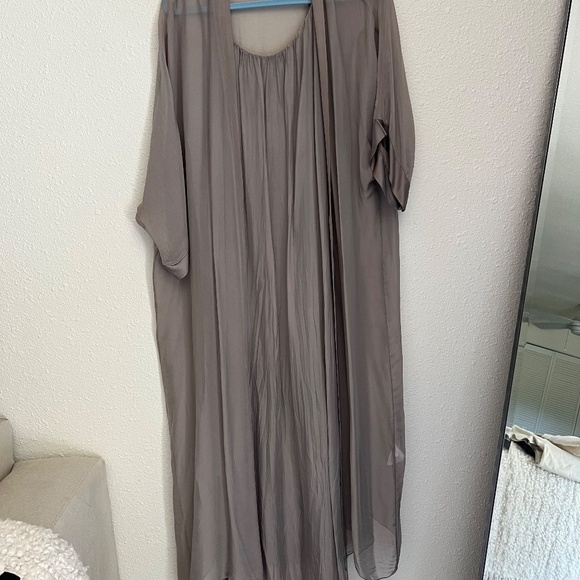 . Italian Silk Dress and Kimono Cape: Refined Elegance - Picture 2 of 13